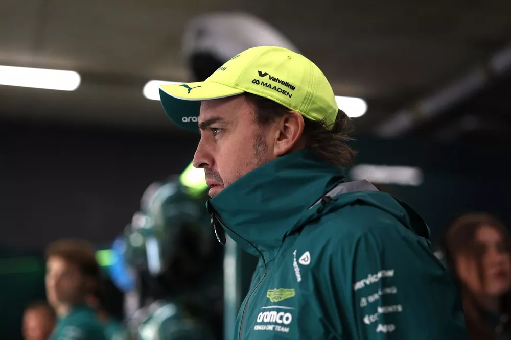Button: "Umarım Alonso F1'de kalmaya devam eder"