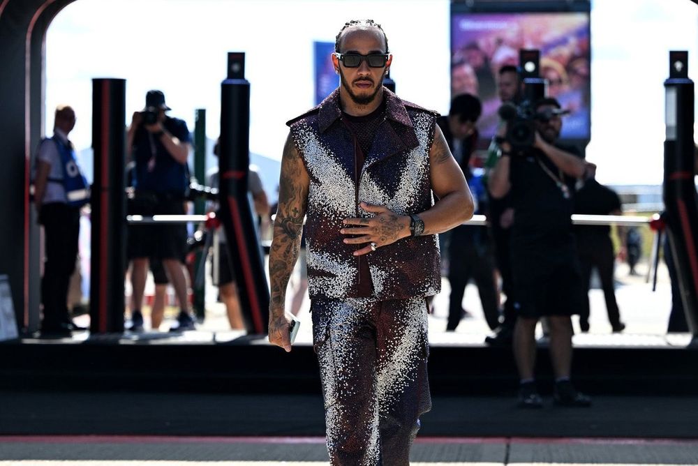 Hamilton: "'Bilinçli' giyinerek kıyafetlerimle hikaye anlatıyorum"