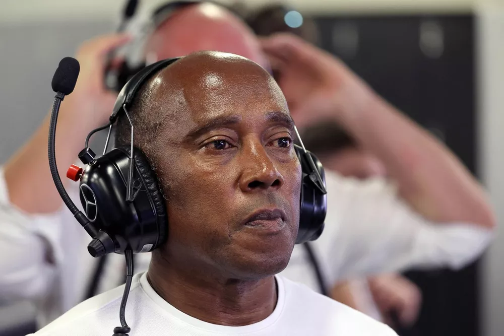 Hamilton'ın babası, Portimao'da Verstappen'in garajında görüntülendi